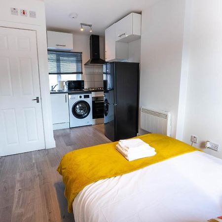 No 01 Small Studio Flat In Aylesbury Town Station Eksteriør bilde