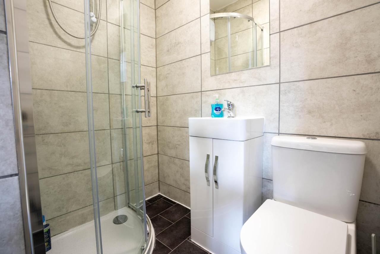 No 01 Small Studio Flat In Aylesbury Town Station Eksteriør bilde