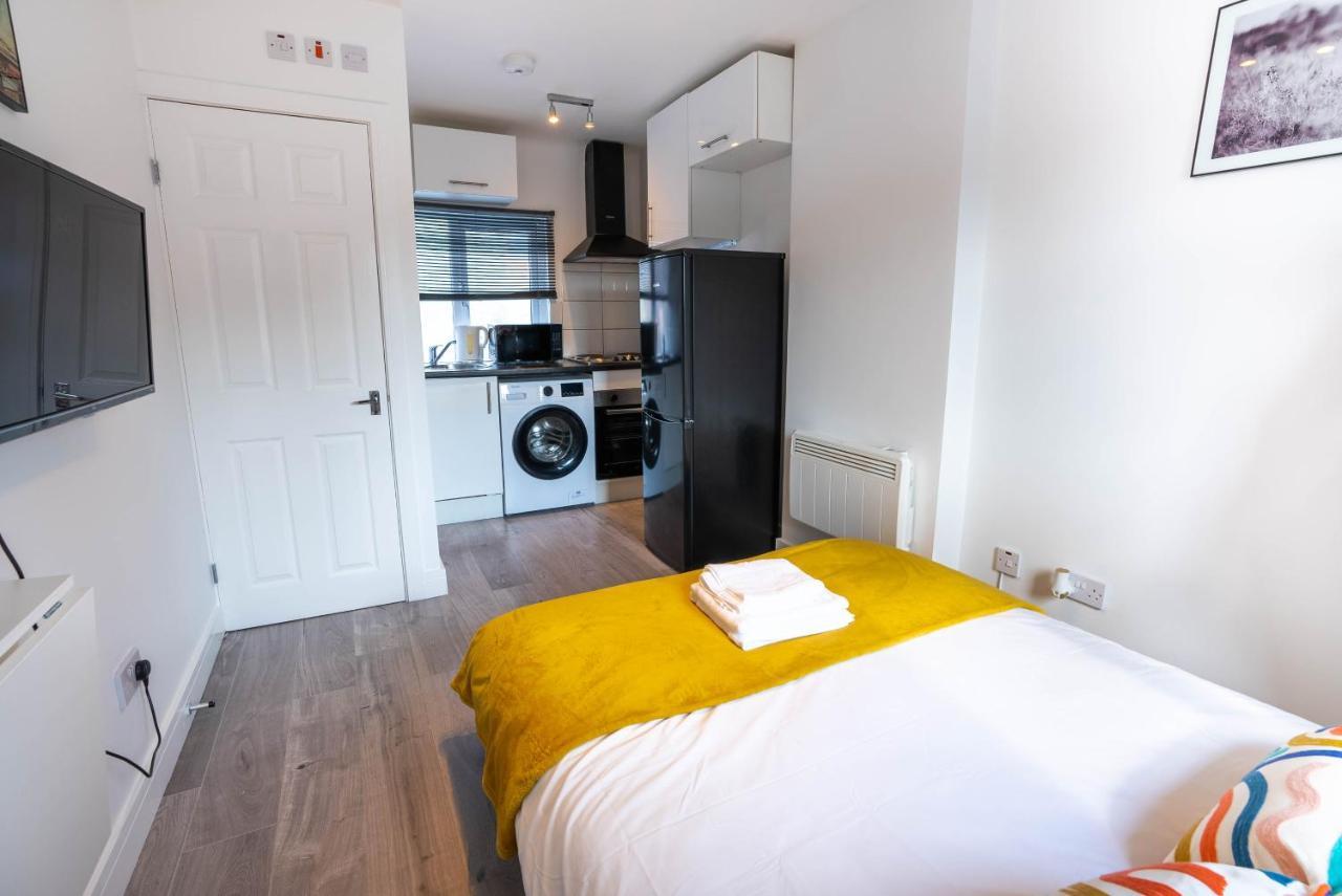 No 01 Small Studio Flat In Aylesbury Town Station Eksteriør bilde